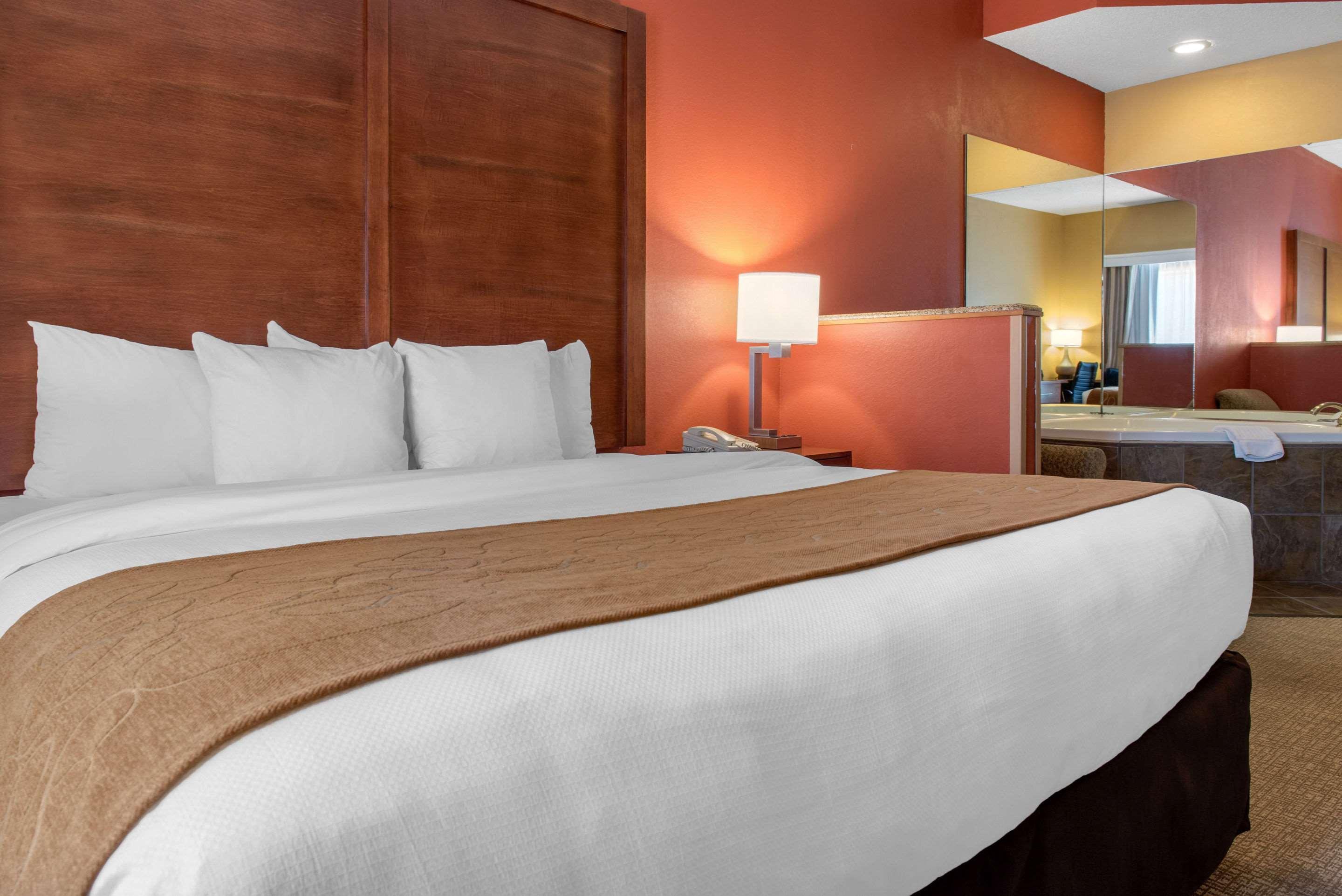 Comfort Suites Louisville Airport Екстериор снимка