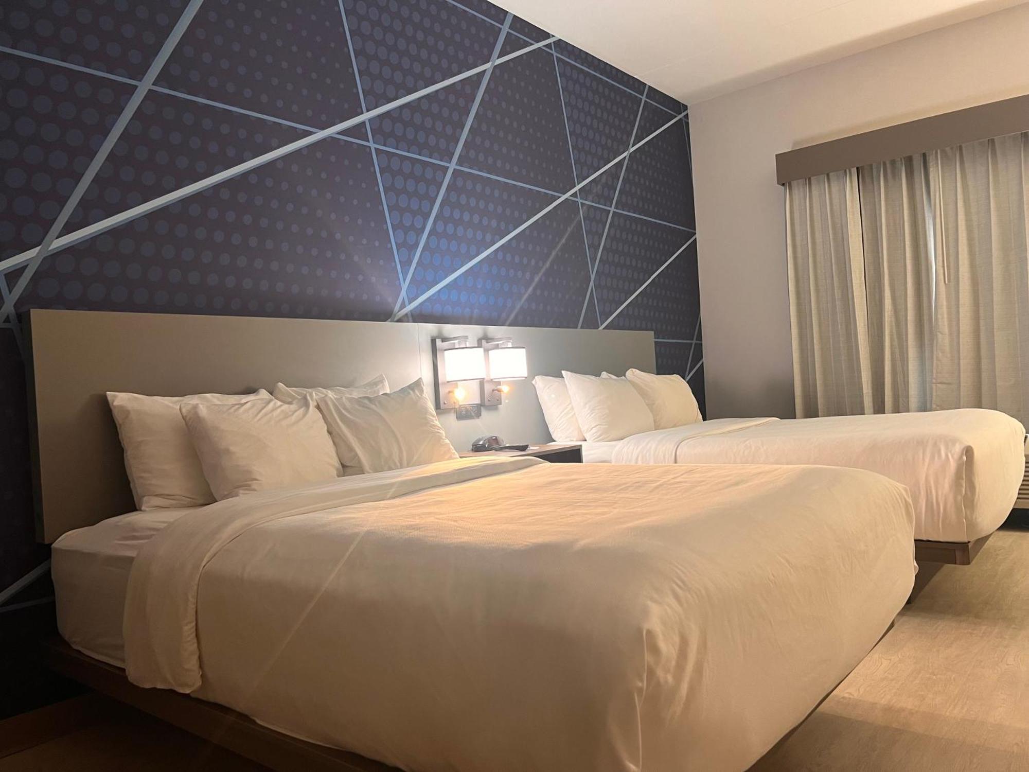 Comfort Suites Louisville Airport Екстериор снимка