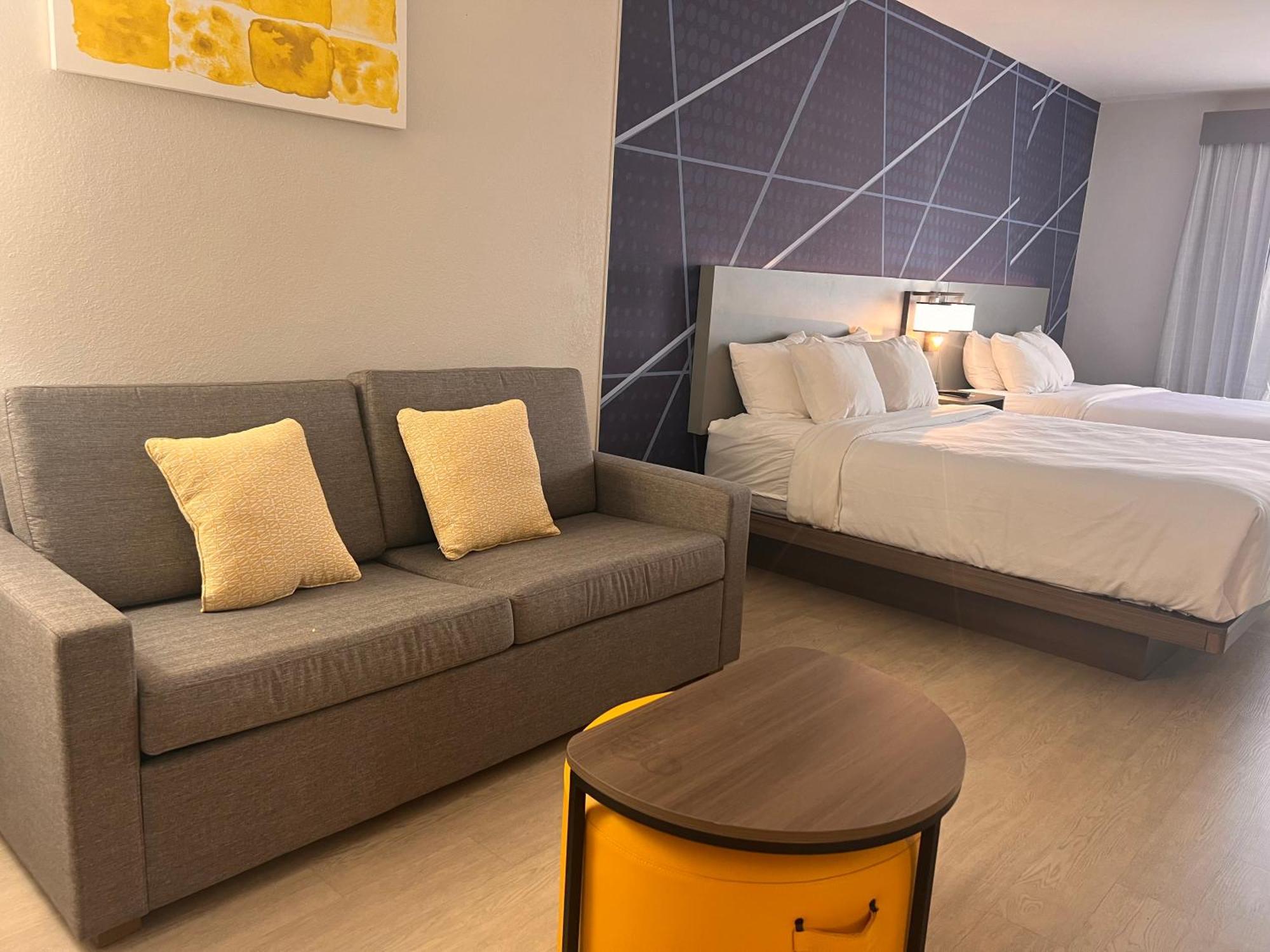 Comfort Suites Louisville Airport Екстериор снимка