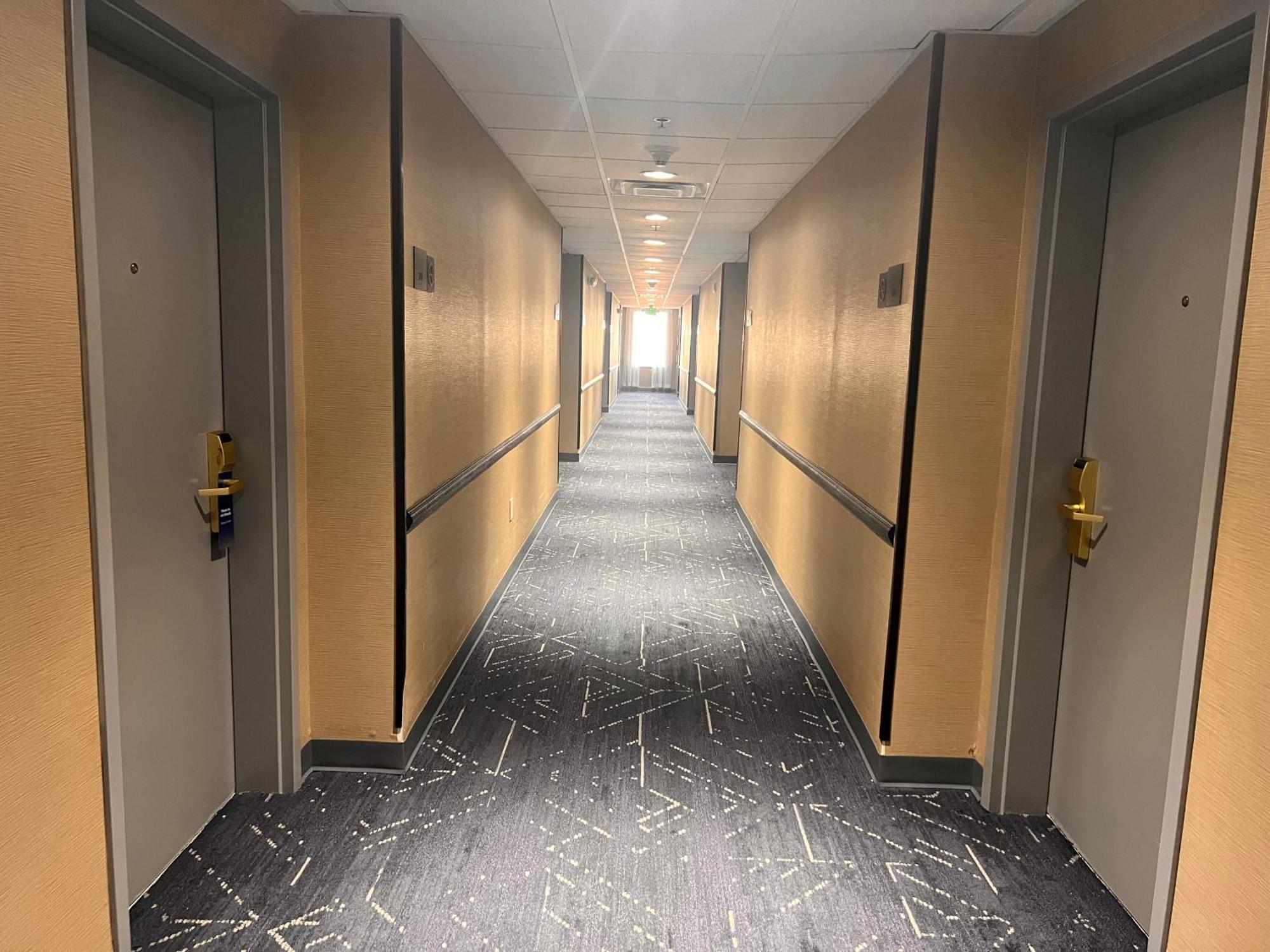 Comfort Suites Louisville Airport Екстериор снимка