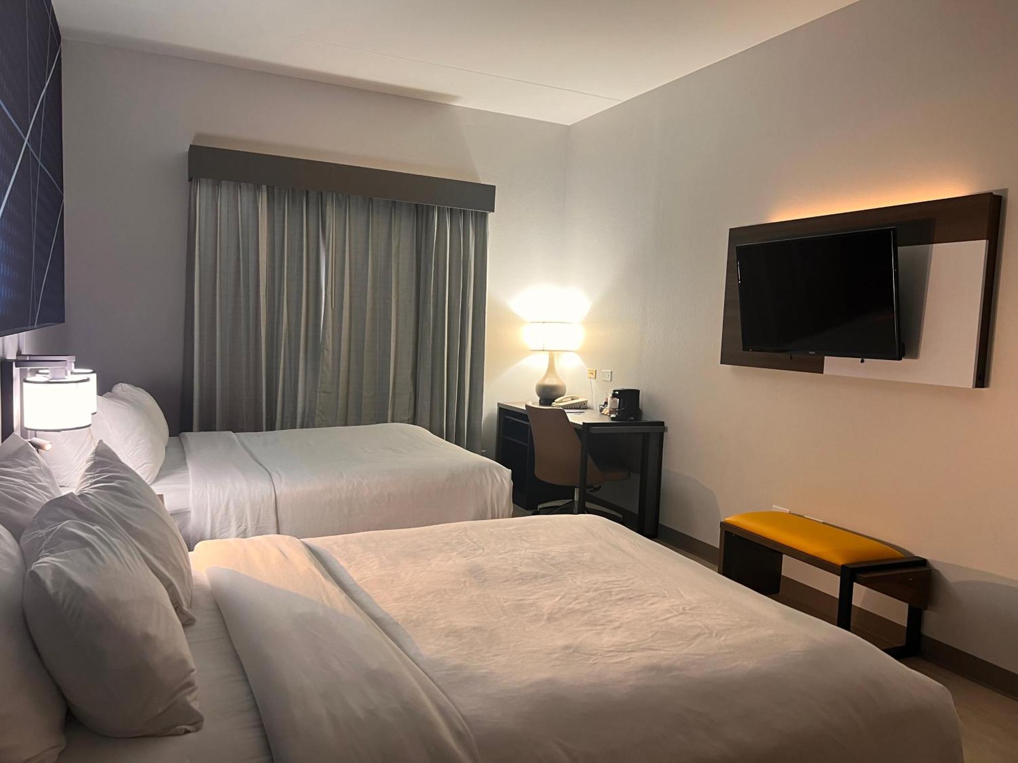 Comfort Suites Louisville Airport Екстериор снимка
