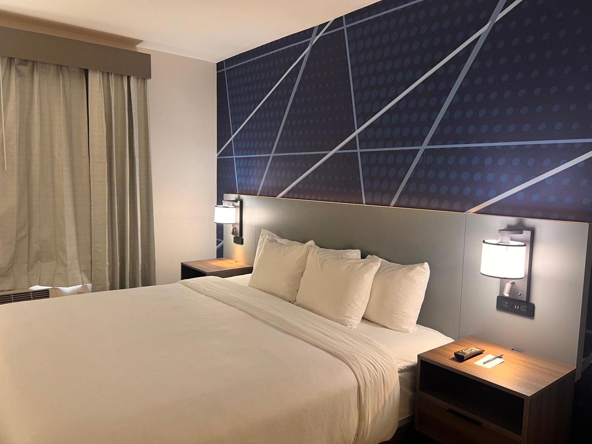 Comfort Suites Louisville Airport Екстериор снимка