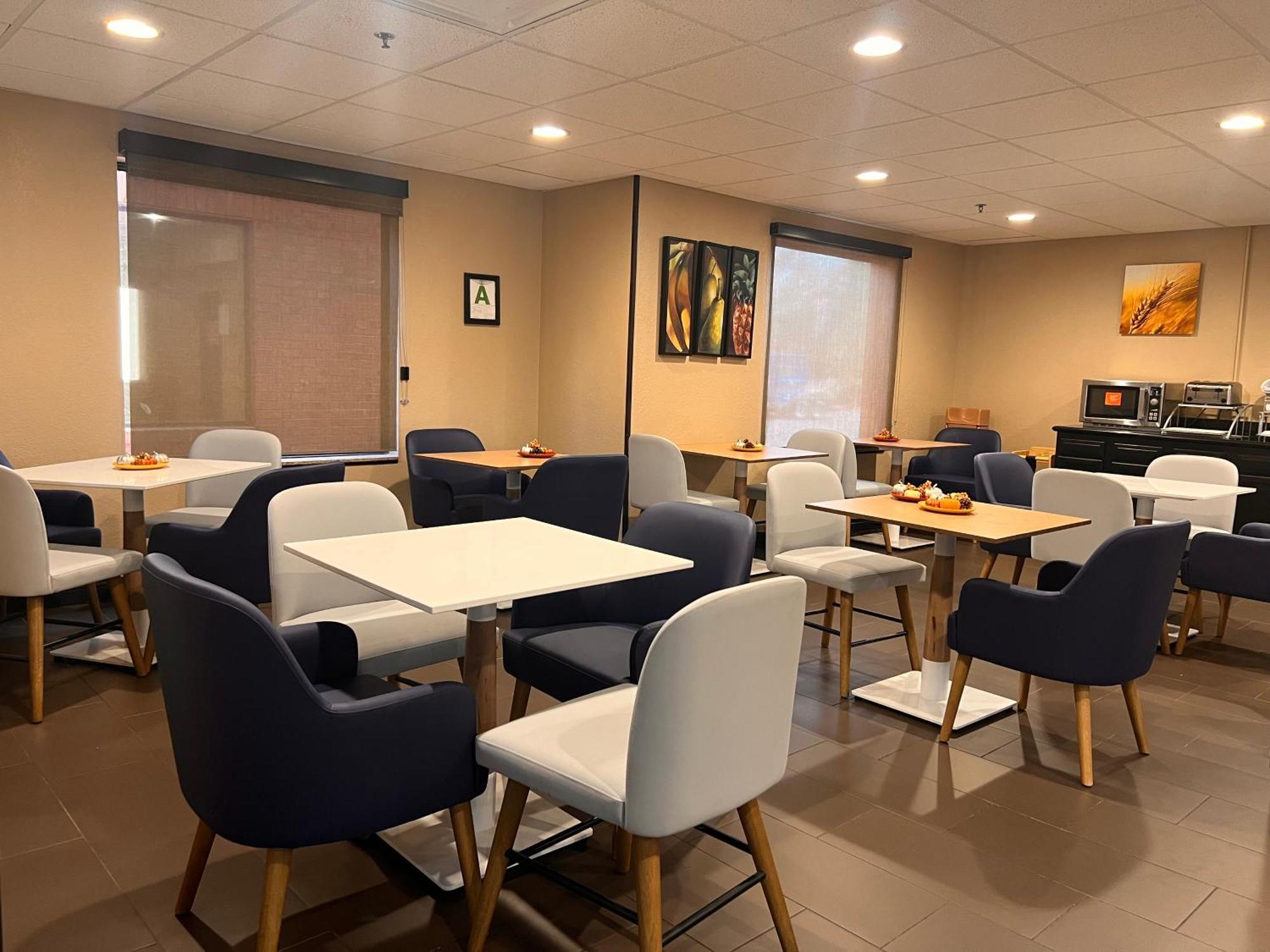 Comfort Suites Louisville Airport Екстериор снимка