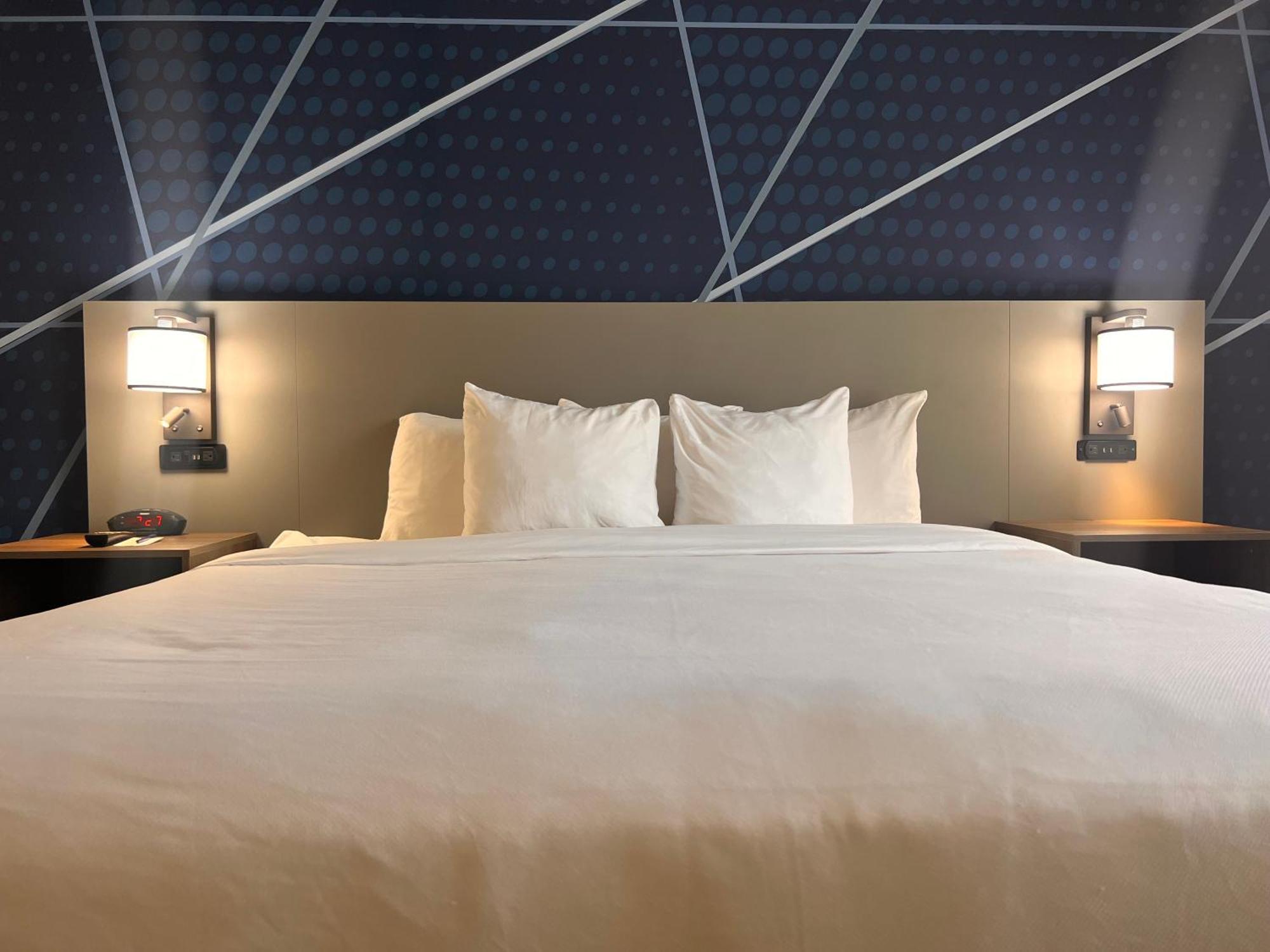 Comfort Suites Louisville Airport Екстериор снимка
