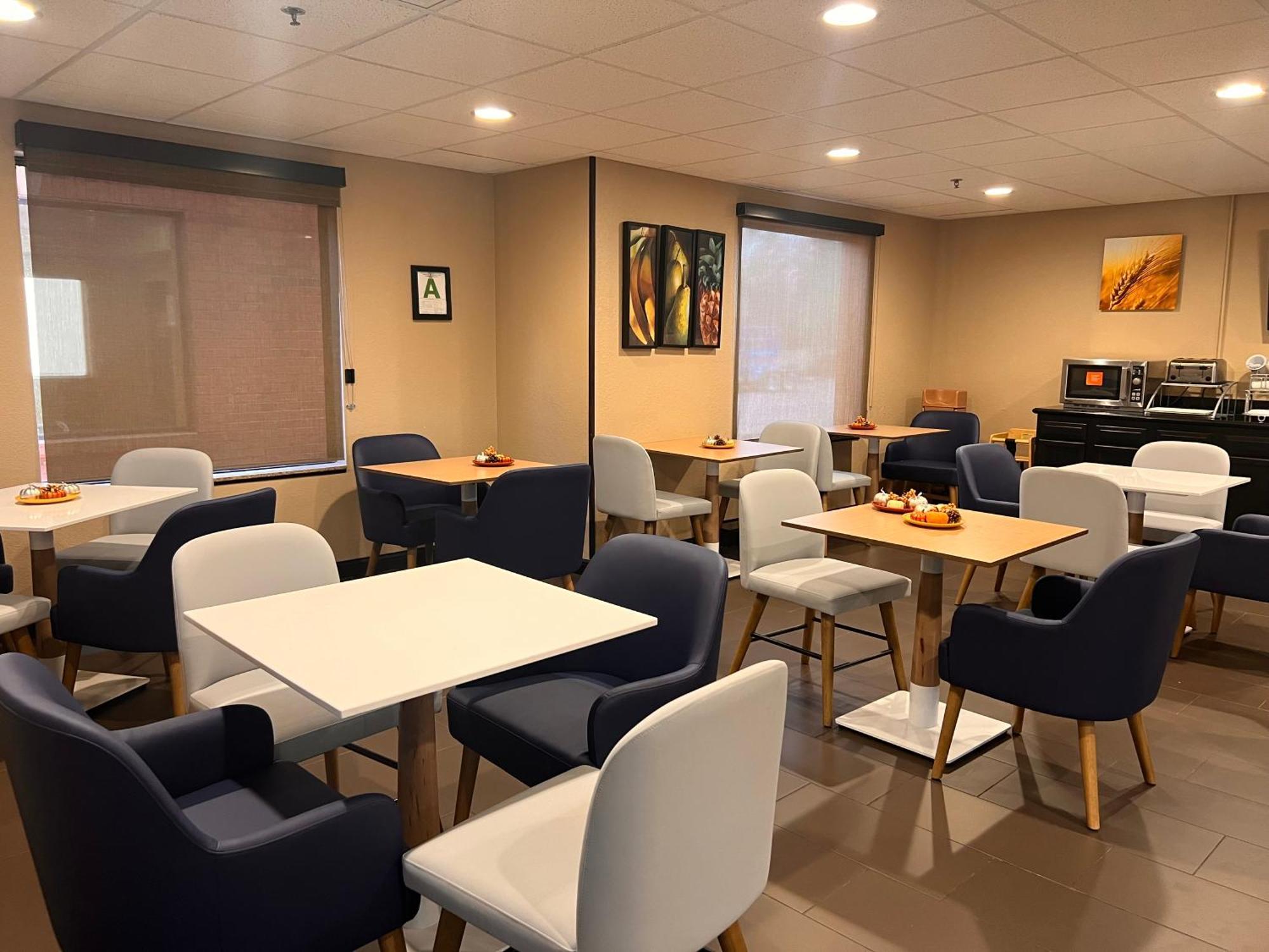 Comfort Suites Louisville Airport Екстериор снимка