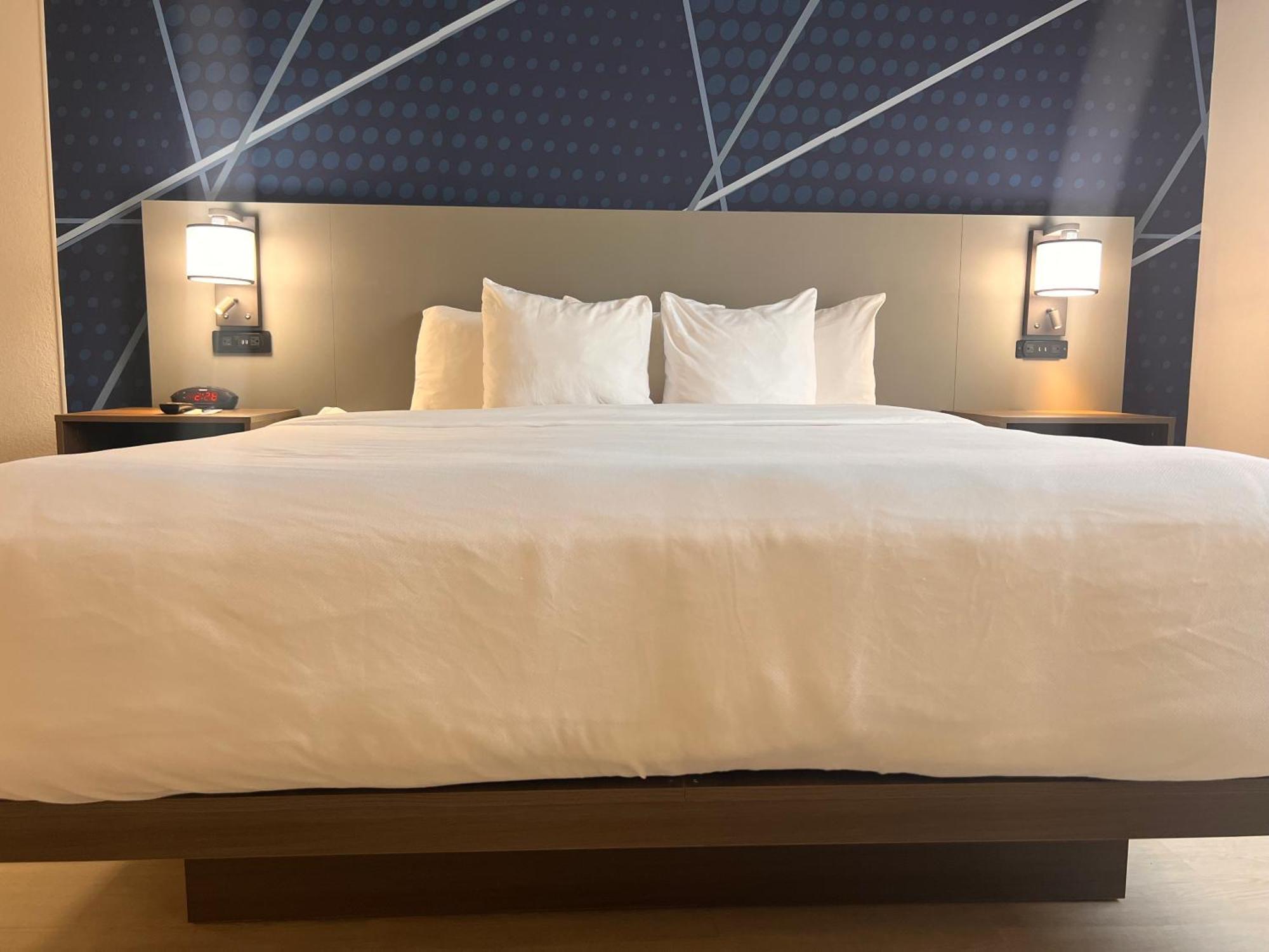 Comfort Suites Louisville Airport Екстериор снимка