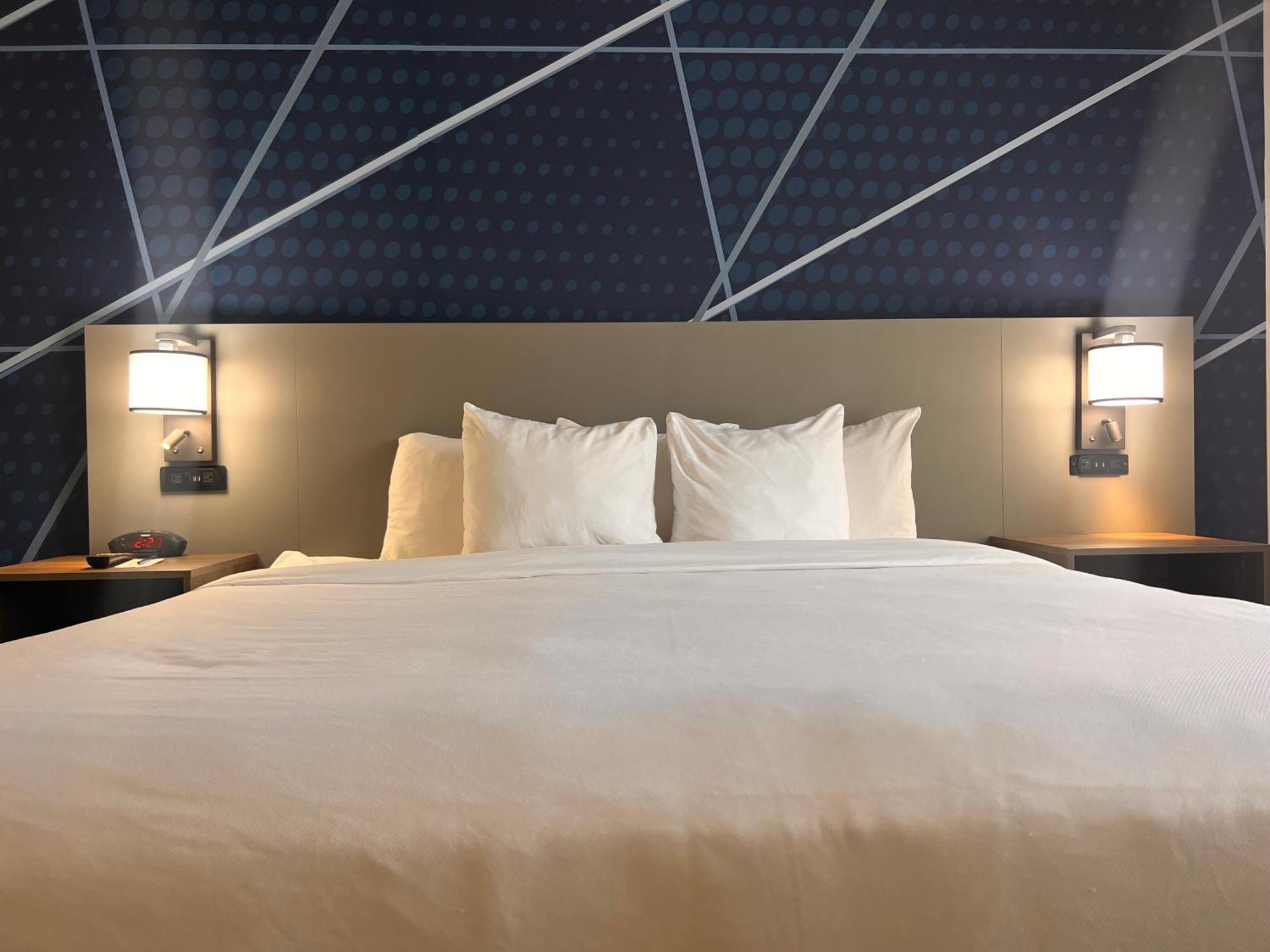 Comfort Suites Louisville Airport Екстериор снимка