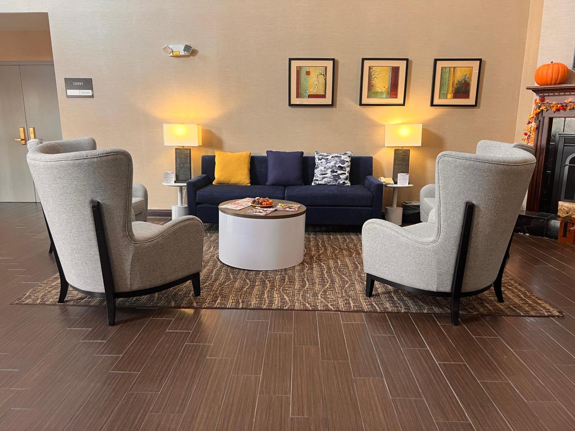 Comfort Suites Louisville Airport Екстериор снимка