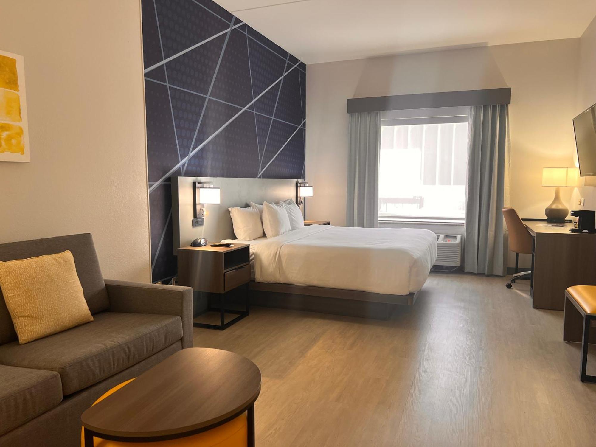 Comfort Suites Louisville Airport Екстериор снимка