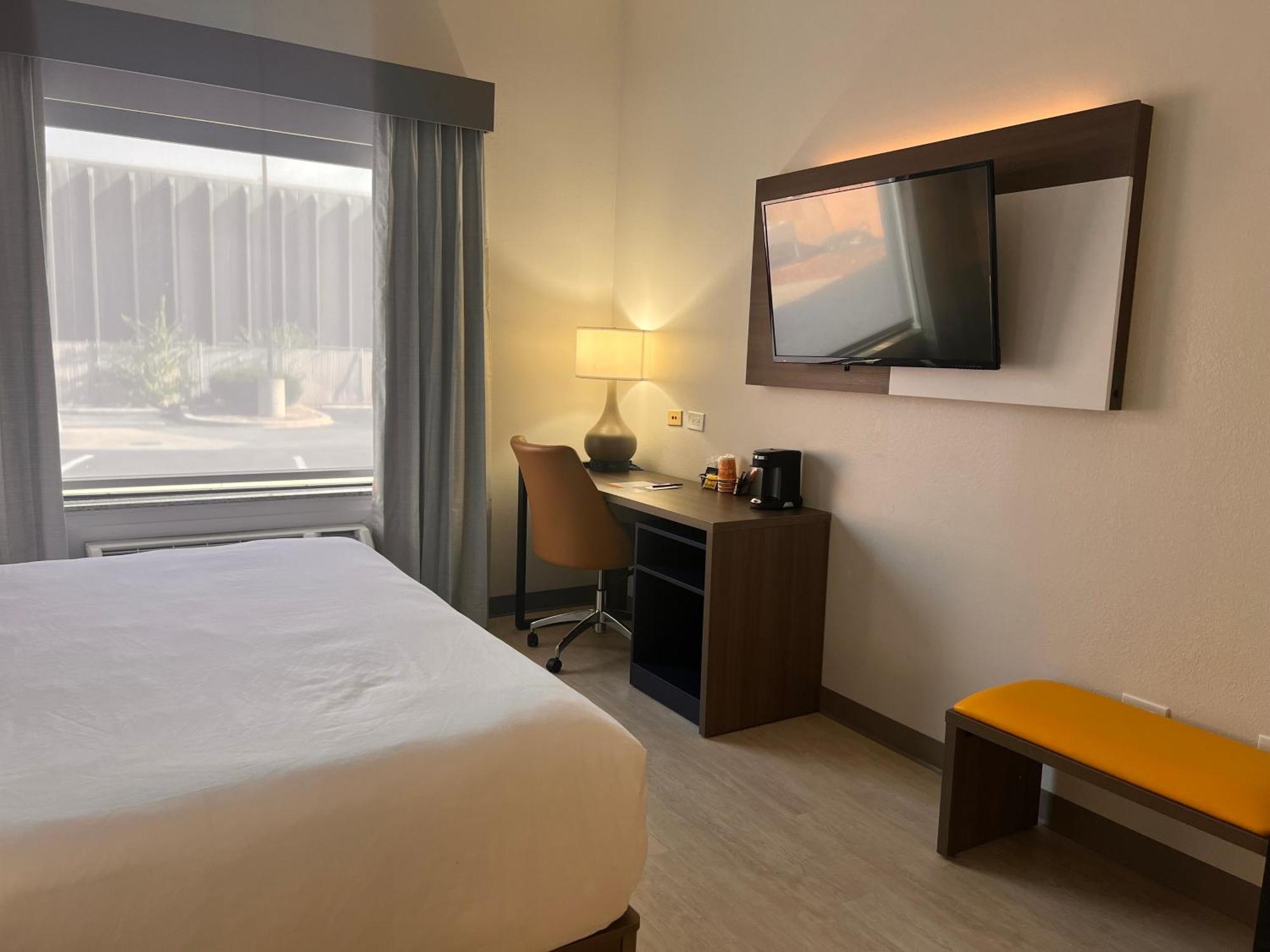 Comfort Suites Louisville Airport Екстериор снимка