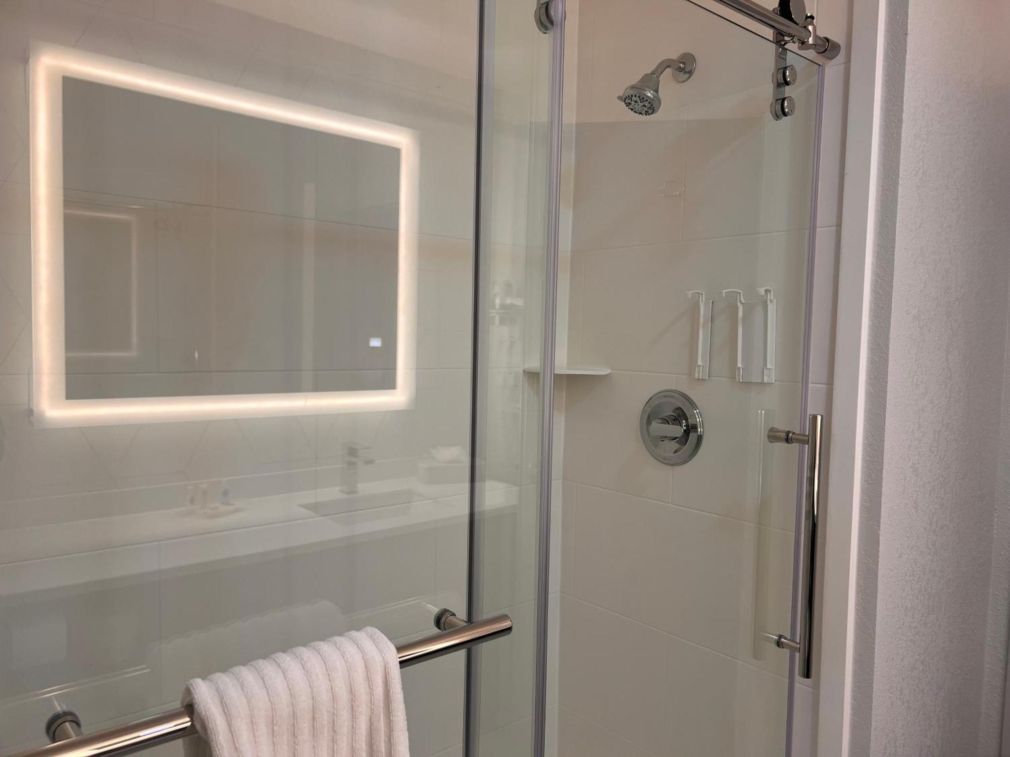 Comfort Suites Louisville Airport Екстериор снимка