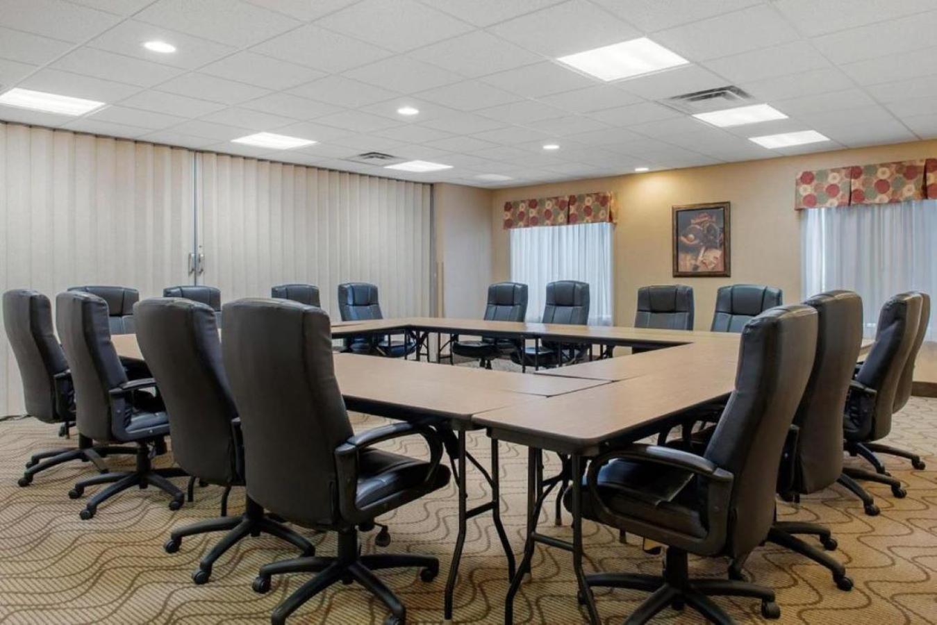 Comfort Suites Louisville Airport Екстериор снимка