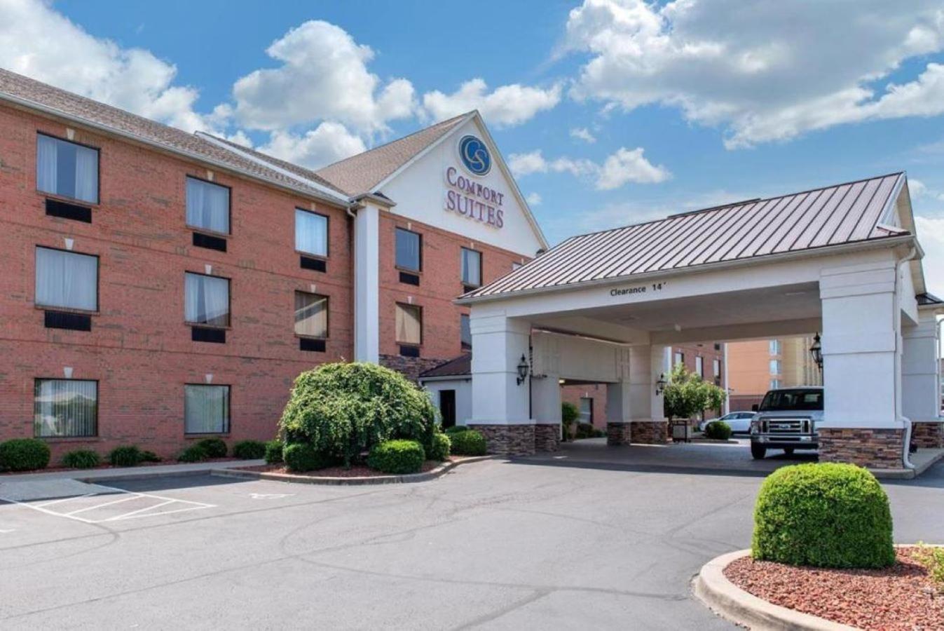 Comfort Suites Louisville Airport Екстериор снимка