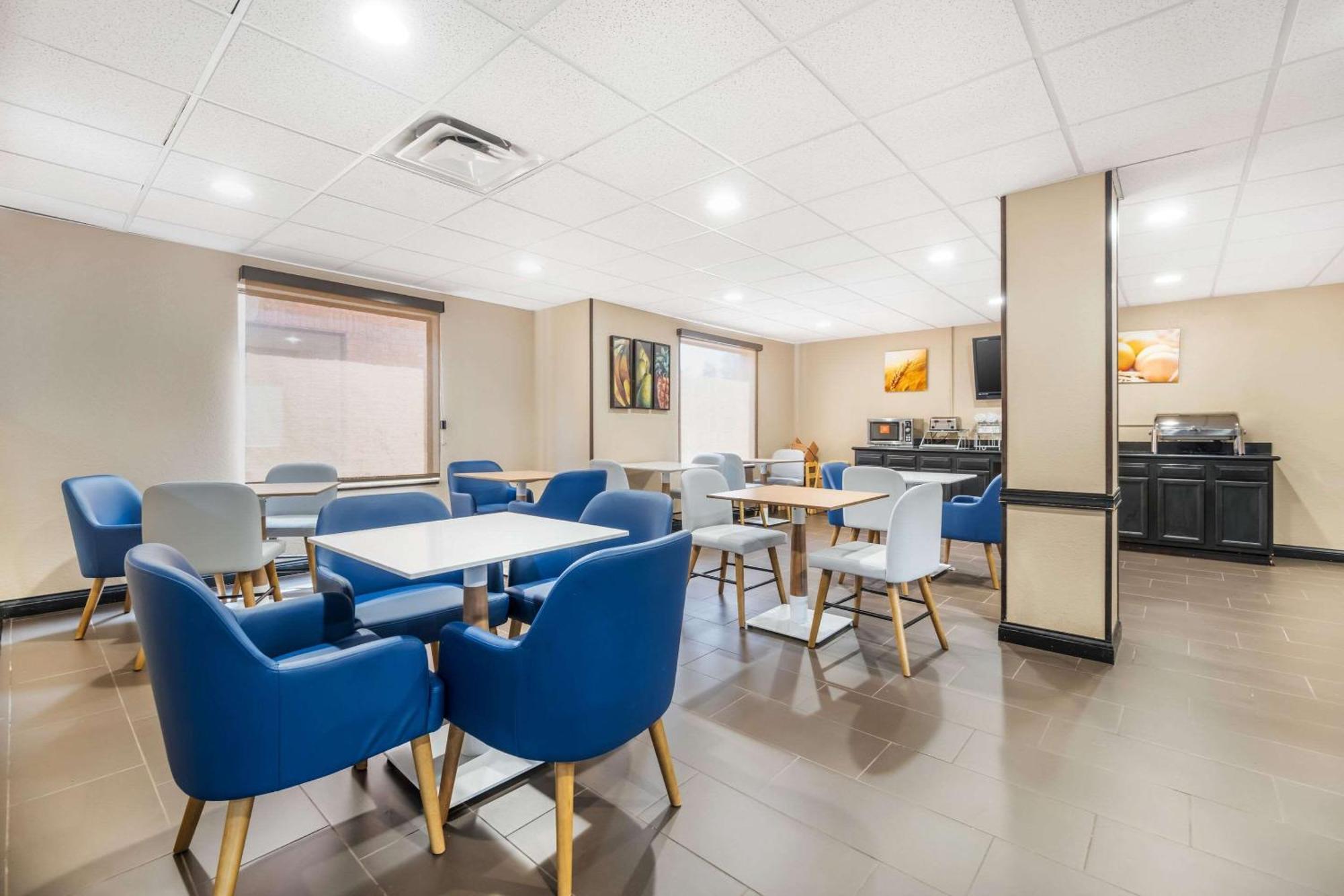 Comfort Suites Louisville Airport Екстериор снимка