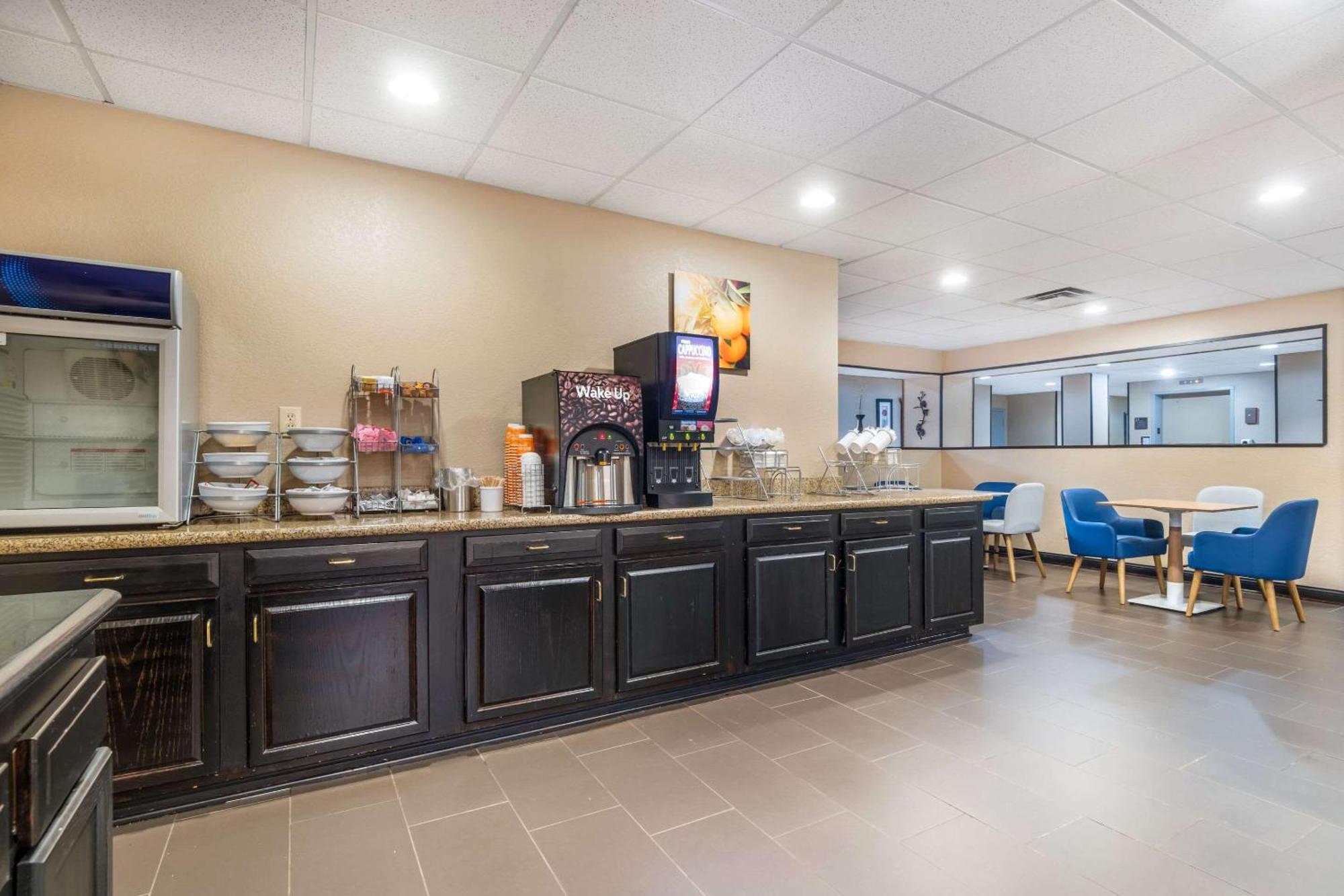 Comfort Suites Louisville Airport Екстериор снимка