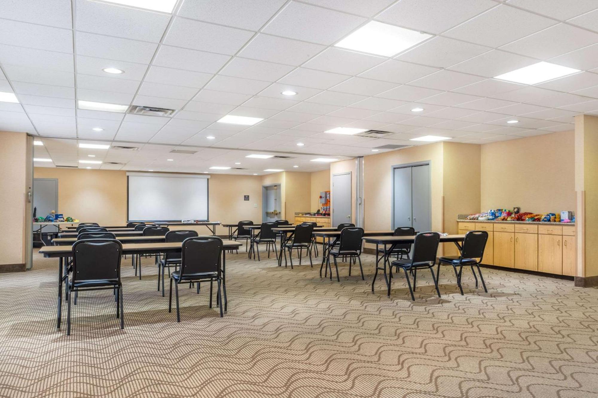 Comfort Suites Louisville Airport Екстериор снимка