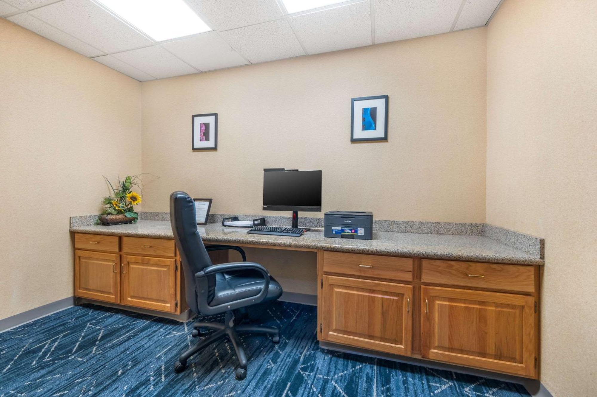 Comfort Suites Louisville Airport Екстериор снимка