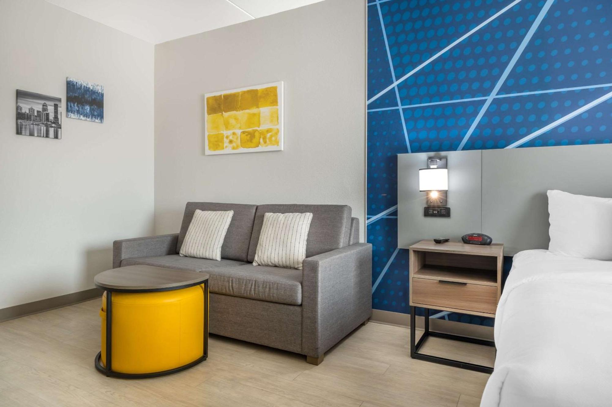 Comfort Suites Louisville Airport Екстериор снимка
