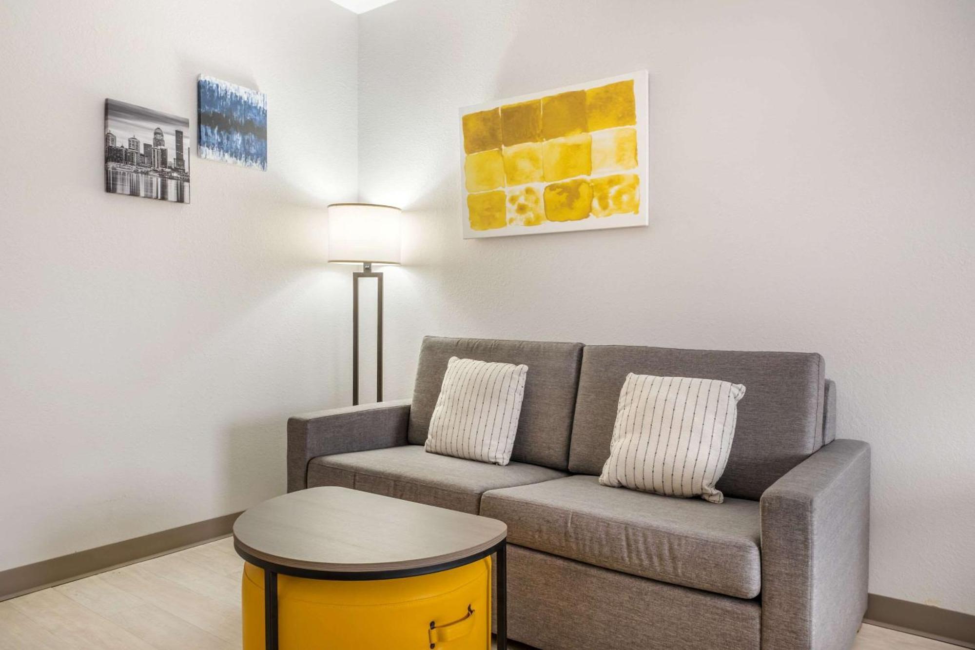 Comfort Suites Louisville Airport Екстериор снимка