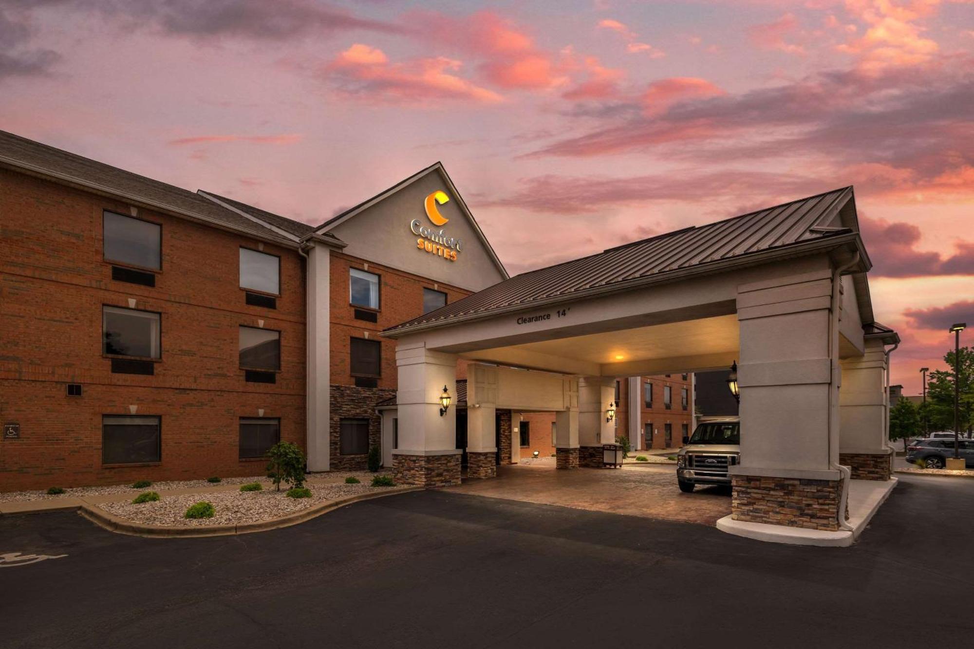 Comfort Suites Louisville Airport Екстериор снимка